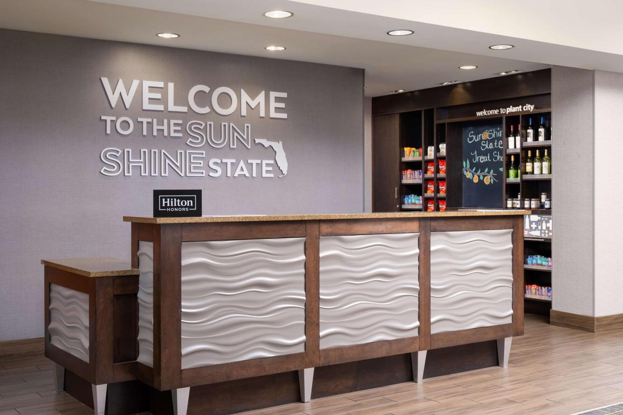 Hampton Inn פלאנט סיטי מראה חיצוני תמונה
