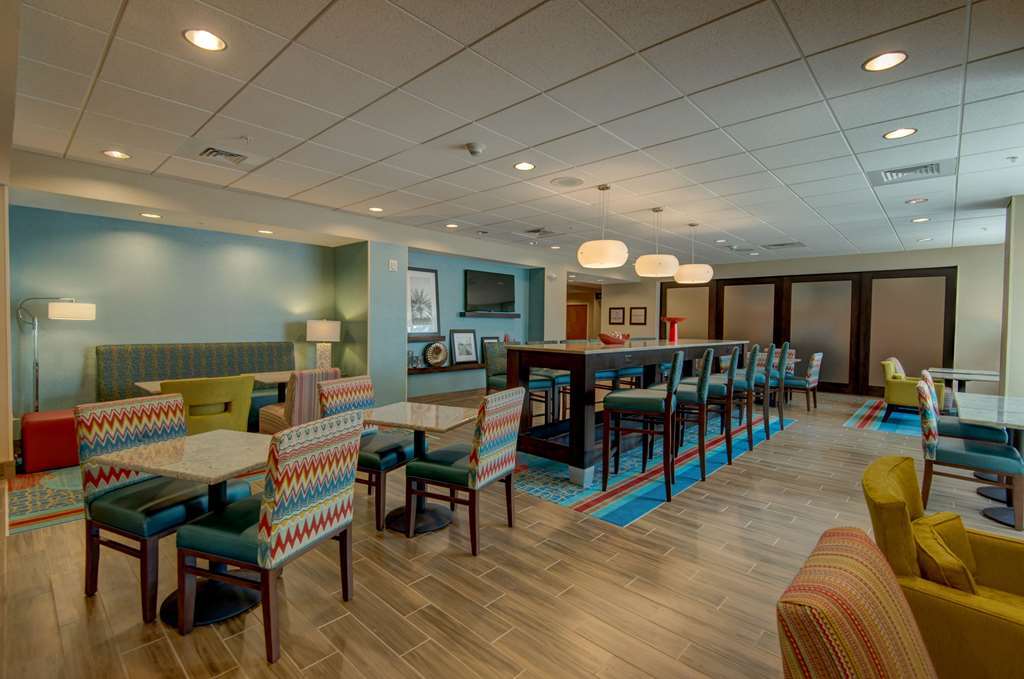 Hampton Inn פלאנט סיטי מסעדה תמונה